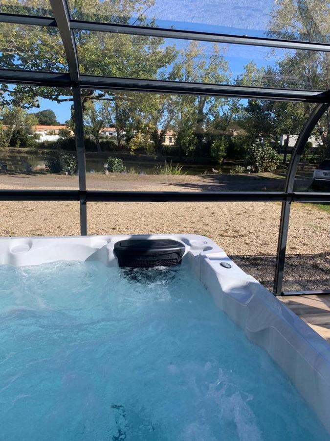 Maison Avec Jacuzzi Proche Plages Avrillé 外观 照片