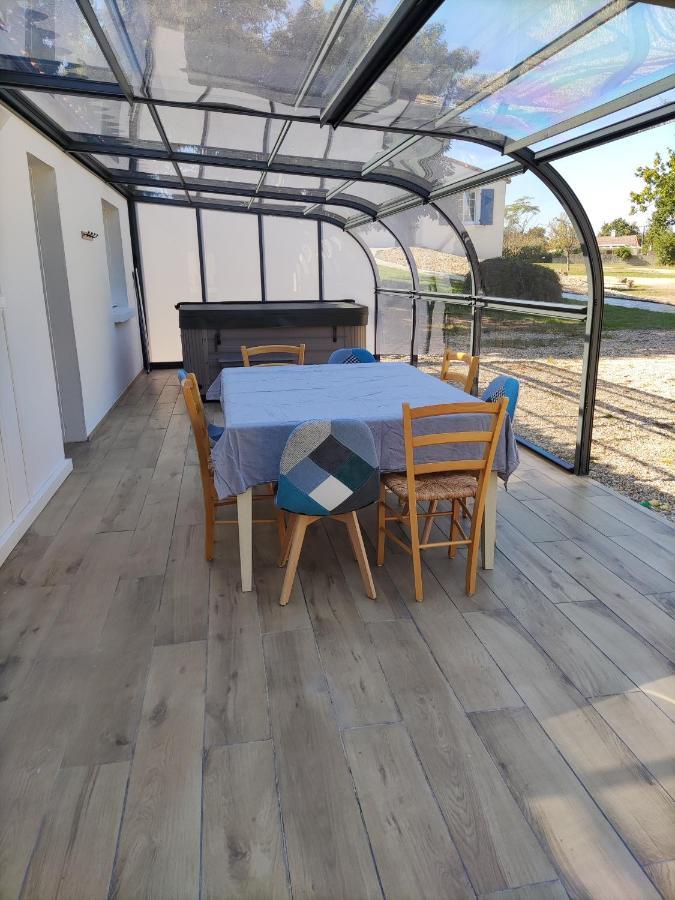 Maison Avec Jacuzzi Proche Plages Avrillé 外观 照片